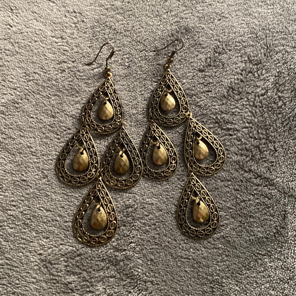 Costume jewelry. Dangle earrings!